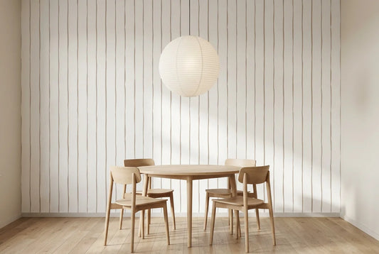 Papel tapiz Líneas Arena III instalado en un comedor luminoso