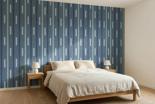 Papel tapiz Oslo Blue instalado en un dormitorio sereno