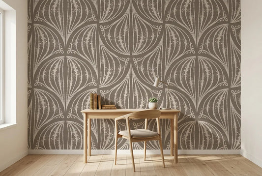 Papel tapiz Palma Taupe instalado en un espacio de trabajo en casa