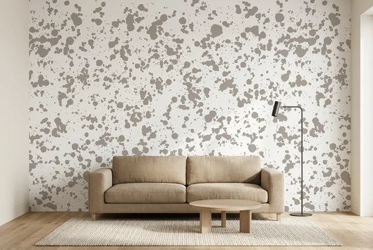 Papel tapiz Salpicado Taupe instalado en una sala de estar minimalista