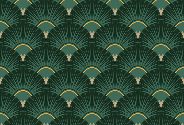 Papel tapiz con patrón geométrico estilo art déco de abanicos en tonos verde esmeralda y toques dorados.