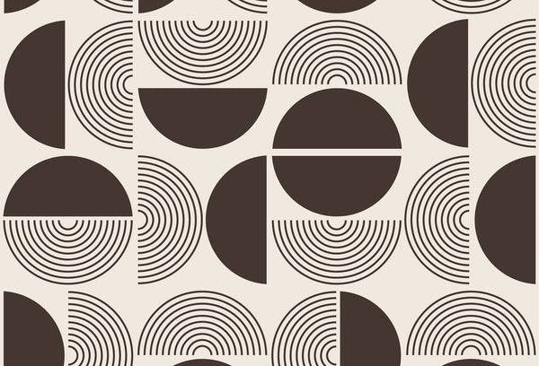 Papel tapiz con patrón geométrico retro de arcos concéntricos y semicírculos en marrón y crema.