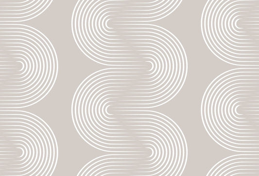 Papel tapiz con patrón geométrico de ondas y arcos de líneas blancas sobre fondo greige neutro.