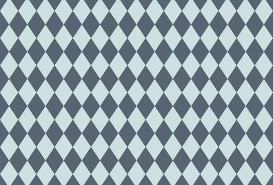 Papel tapiz con patrón geométrico de rombos arlequín en tonos azul pizarra y celeste hielo.