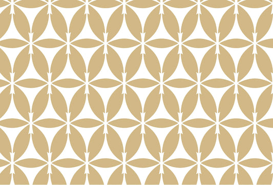 Papel tapiz con patrón geométrico retro de pétalos en color arena y beige sobre fondo blanco para pared.