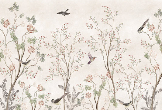 Papel tapiz mural botánico Aurora Beige con ramas florecidas en tonos rosas, follaje verde y aves sobre fondo neutro.