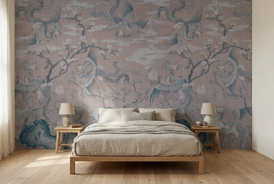 Papel tapiz Ave Fénix Rose instalado en un dormitorio sereno