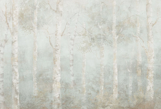 Papel tapiz mural con paisaje artístico de bosque de abedules entre la niebla en tonos beige y gris claro.