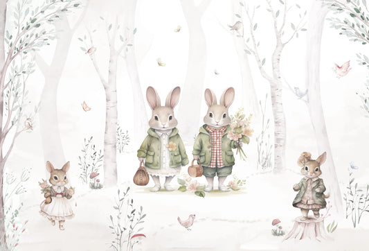 Papel tapiz infantil con tierna familia de conejos vestidos en un bosque de acuarela en tonos beige y verde salvia.