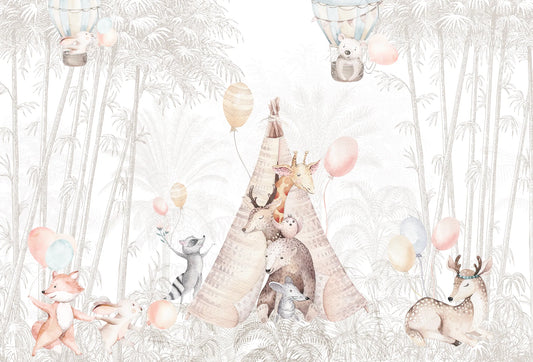 Papel tapiz mural infantil con animales del bosque, carpa tipi y globos aerostáticos en tonos beige.