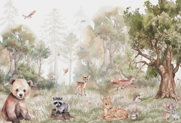 Papel tapiz mural infantil con animales del bosque ilustrados en acuarela verde y beige.