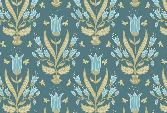 Papel tapiz con patrón botánico de campanillas celestes sobre fondo azul petróleo y beige