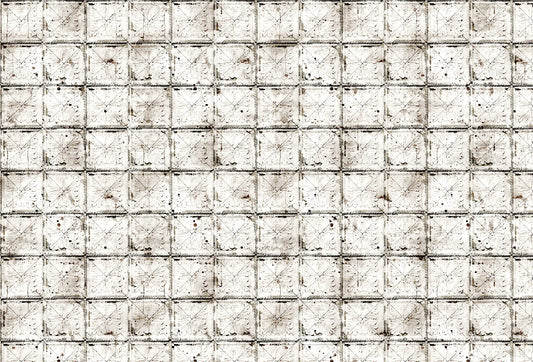 Papel tapiz con diseño de casetones metálicos vintage en cuadrícula blanca con textura desgastada.