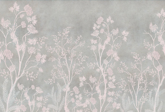 Papel tapiz mural con diseño chinoiserie de ramas florales en tono rosa suave sobre fondo texturizado verde salvia.