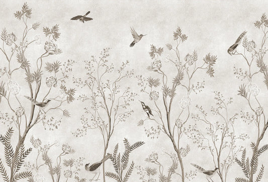 Papel tapiz mural estilo chinoiserie con ramas, flores y aves en tonos sepia y fondo claro