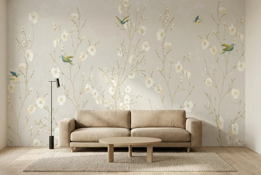Papel tapiz Chinoiserie Serena instalado en una sala de estar minimalista