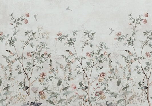 Papel tapiz mural estilo chinoiserie con ramas, rosas rosadas, follaje verde suave y aves en vuelo