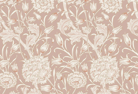 Papel tapiz con diseño botánico de dalias y tulipanes en tonos rosa empolvado y crema de estilo vintage clásico.