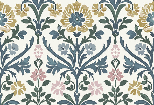 Papel tapiz con patrón damasco floral en tonos azul pizarra, mostaza y rosa sobre fondo crema.