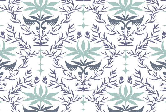 Papel tapiz con diseño de damasco botánico estilizado en verde salvia y violeta suave sobre fondo blanco.