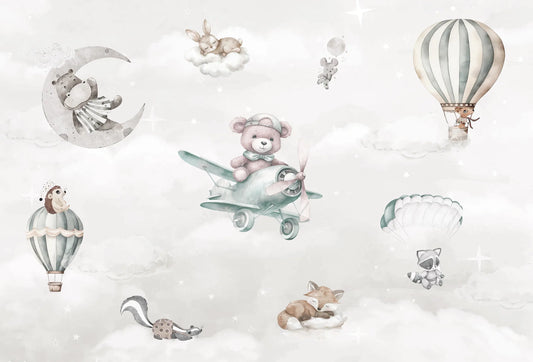 Papel tapiz infantil con osito en avioneta, luna, globos y nubes en tonos beige y gris