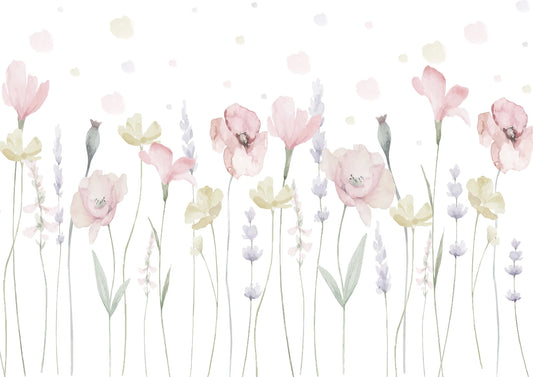 Papel tapiz con flores silvestres y lavandas en acuarela rosa y lila para cuarto infantil.