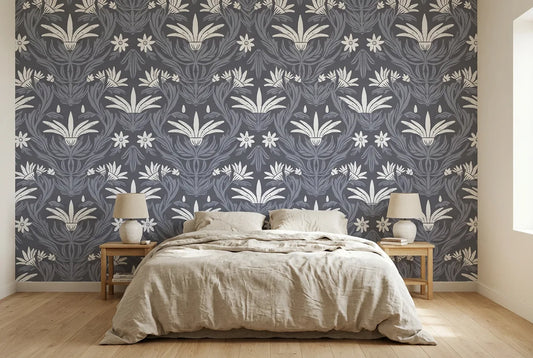 Papel tapiz Flora Pizarra instalado en un dormitorio sereno