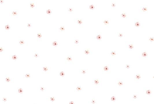 Papel tapiz con estampado sutil de pequeñas flores rosas en acuarela sobre un fondo blanco luminoso.