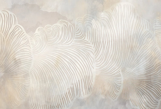 Papel tapiz con ondas botánicas abstractas en líneas finas sobre fondo texturado en tonos beige y marfil.