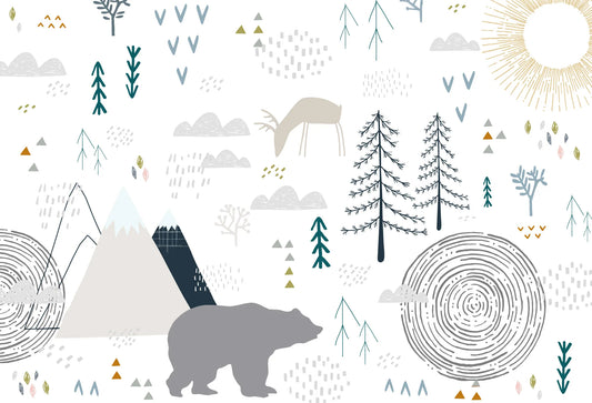 Papel tapiz con ilustración infantil nórdica de oso, ciervo, pinos y montañas nevadas en tonos neutros.