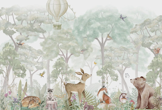 Papel tapiz mural infantil con animales del bosque en acuarela verde salvia y globo aerostático.