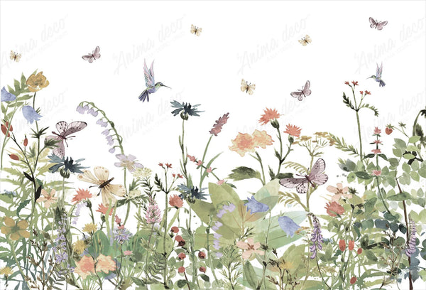 Papel tapiz con flores silvestres, mariposas y colibríes en acuarela verde salvia y coral sobre fondo blanco.