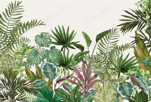Papel tapiz con diseño mural de follaje tropical, hojas de palma, costilla de Adán y acentos burgundy sobre fondo crema.