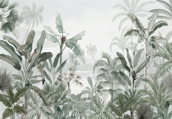 Papel tapiz mural con paisaje de palmeras, plátanos y vegetación tropical en tonos verde salvia y fondo brumoso.