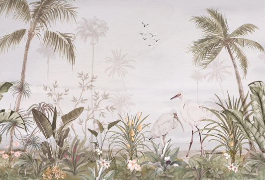 Papel tapiz mural estilo acuarela con garzas, palmeras y follaje tropical en tonos verde salvia y beige.