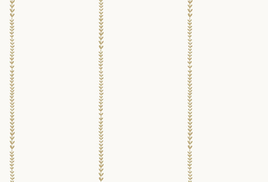 Papel tapiz con patrón de líneas verticales botánicas de hojas verdes sobre fondo blanco crema.