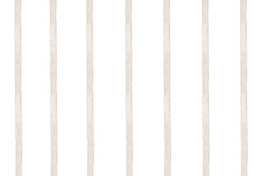 Papel tapiz con patrón de rayas verticales en tono beige y estilo acuarela sobre fondo blanco para pared.