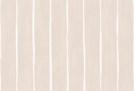 Papel tapiz con líneas verticales blancas a mano alzada sobre fondo beige nude suave