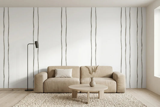 Papel tapiz Líneas Sutiles instalado en una sala de estar minimalista