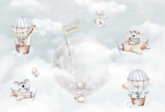 Papel tapiz infantil con tiernos animales en globos y aviones alrededor de la luna en acuarela celeste.