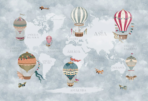 Papel tapiz mural con mapamundi vintage, globos aerostáticos ilustrados y fondo de cielo celeste grisáceo