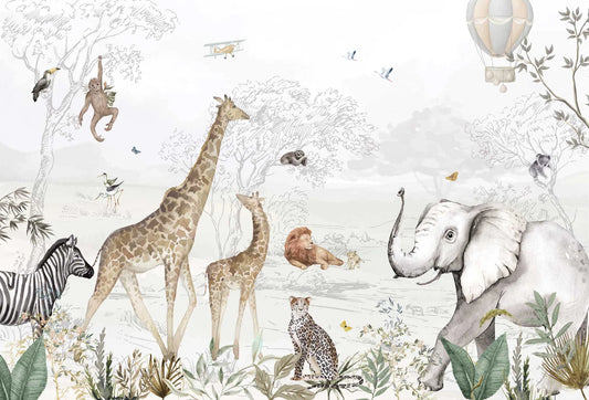 Papel tapiz infantil con animales safari en acuarela, jirafas, elefante y cebra en tonos beige y gris sobre fondo claro.