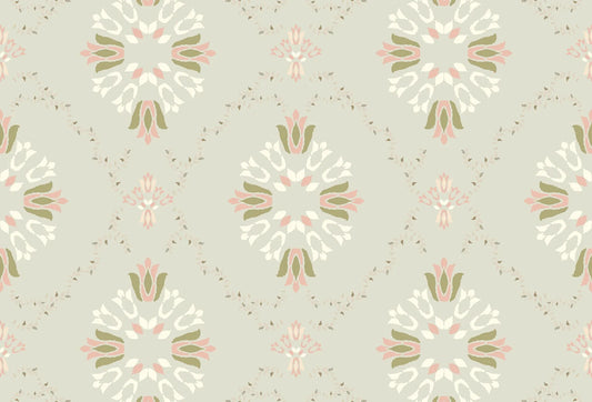Papel tapiz con patrón de medallones florales en tonos verde salvia, palo rosa y marfil sobre fondo claro.