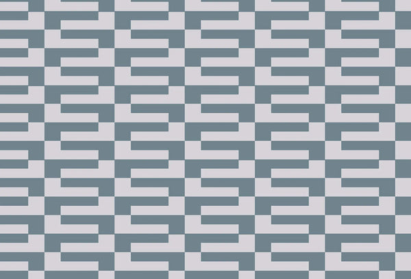 Papel tapiz con patrón geométrico modular de bloques entrelazados en tono gris azulado y gris claro.