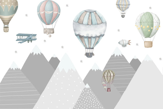 Papel tapiz infantil con montañas nevadas, avioneta y globos aerostáticos en tonos pastel sobre fondo claro.
