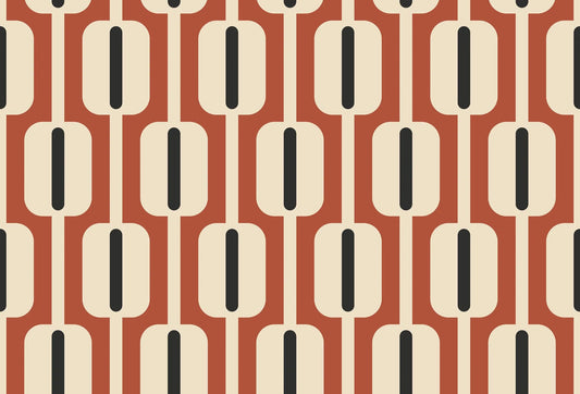 Papel tapiz con patrón geométrico retro de eslabones crema y centros negros sobre fondo terracota cálido.