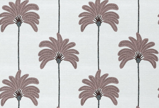 Papel tapiz con patrón de palmeras estilizadas en tono malva sobre fondo blanco texturado.