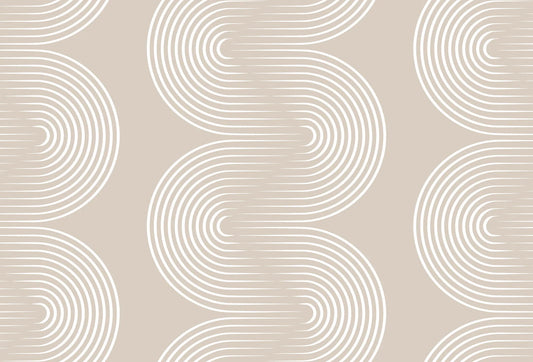 Papel tapiz con diseño retro de líneas curvas y arcos ondulados en color beige y blanco.