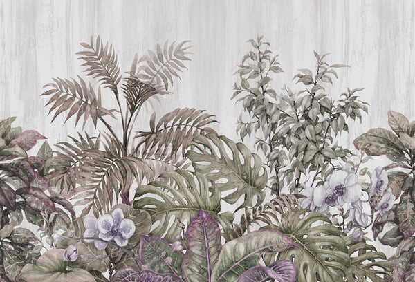 Papel tapiz mural con diseño de plantas tropicales, monsteras y orquídeas en tonos verde sabio, lila y fondo gris texturizado.