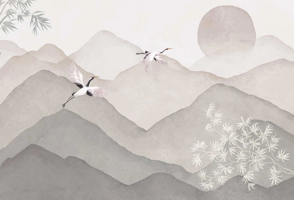 Papel tapiz estilo oriental con montañas brumosas en acuarela beige, sol tenue y grullas volando.